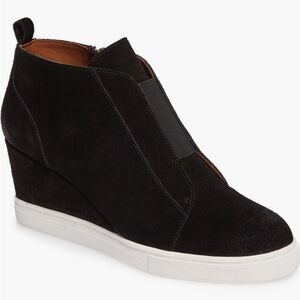 Linea Paolo Felicia Wedge Sneaker in Black Textured Suede Size 9.5M EUC